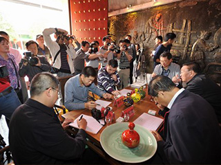 福建雙龍戲珠酒專家鑒評(píng)會(huì)圓滿成功！