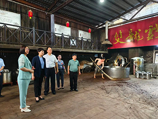 省婦聯(lián)、省稅務(wù)局一行蒞臨福建雙龍戲珠酒業(yè)有限公司調(diào)研指導(dǎo)