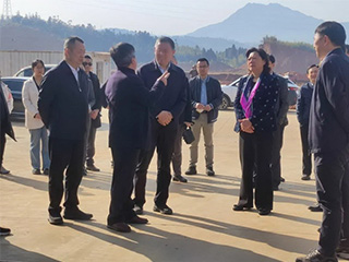 福建省人大常委會(huì)副主任袁毅一行蒞臨福建雙龍戲珠酒業(yè)有限公司調(diào)研指導(dǎo)